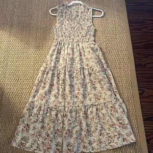 Flowery floral shirred sleeveless dress!